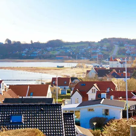 Three-bedroom Holiday In 8 Holiday home
