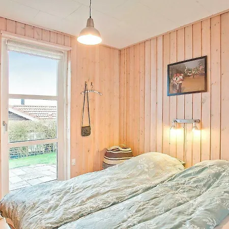 Three-bedroom Holiday In 8 Holiday home