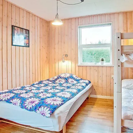 Holiday home Three-bedroom Holiday In 8