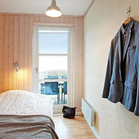 Holiday home Three-bedroom Holiday In 8 *